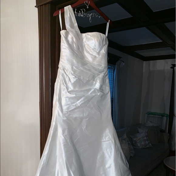 Enzoani Michelle One-shoulder Mermaid Bridal Gown - Picture 2 of 7